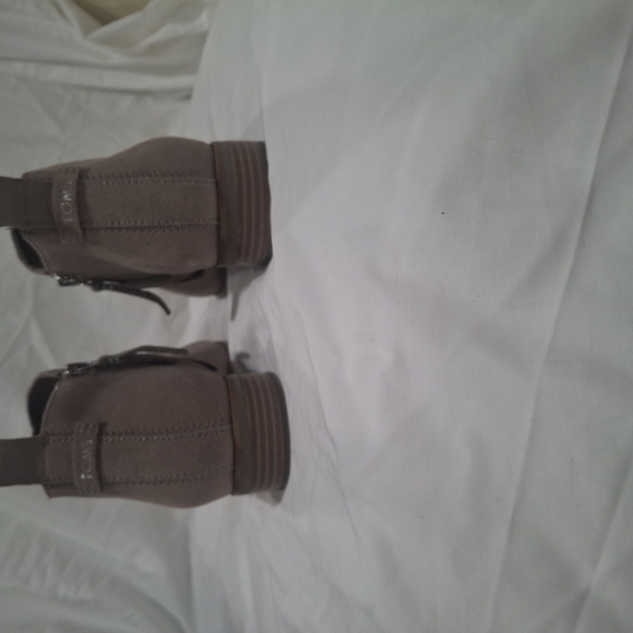 Toms Gray Ankle Boots with Elastic Panels - Picture 6 of 12